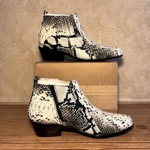 Bolano Mens Ankle Boots - Realistic Snake Print